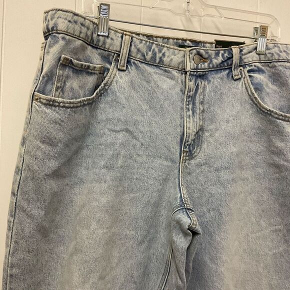 New Wild Fable Women's Size 14 Distressed Mid Rise 90s Relaxed Straight Jeans - Picture 2 of 11